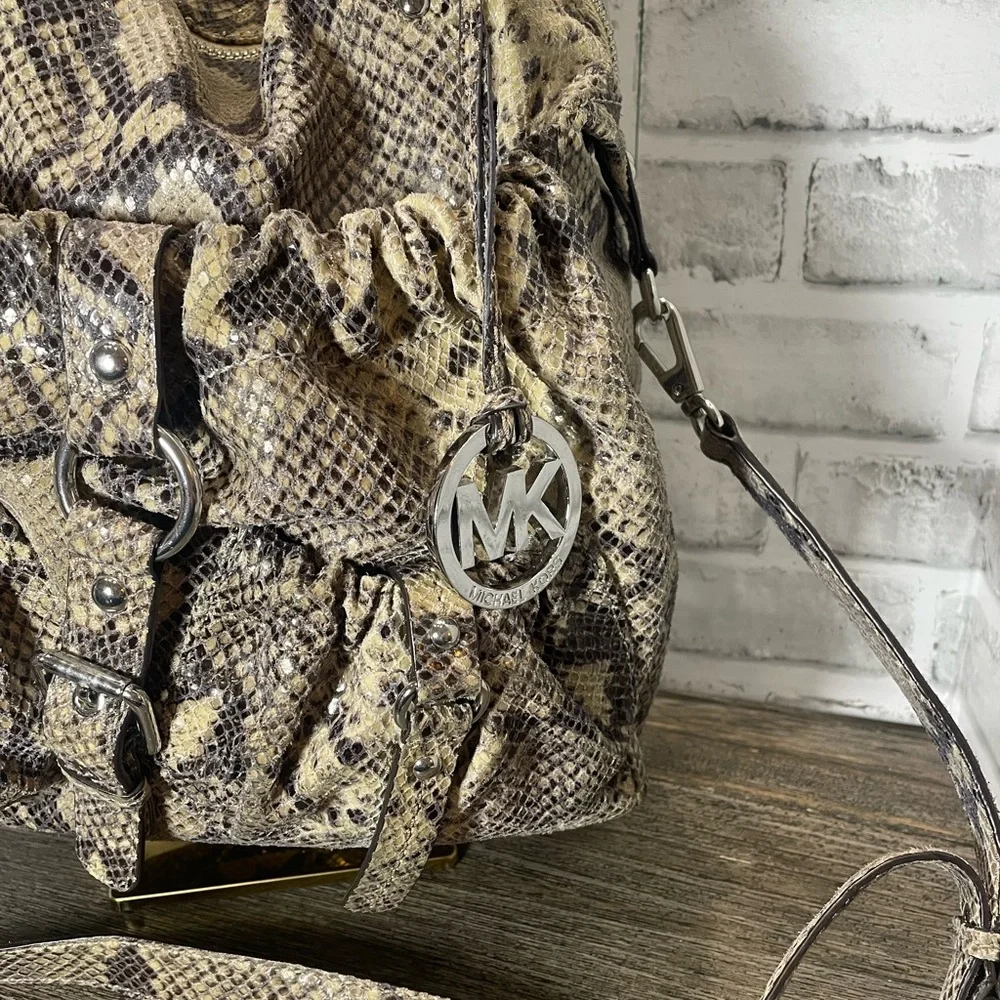 Michael Kors snakeskin print hobo satchel purse. Shoulder bag. Strap.pre-owned